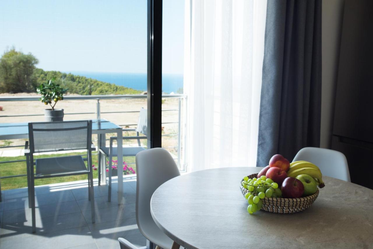 Alikon Adult-Only Aparthotel เนโอสมาร์มาราส ภายนอก รูปภาพ