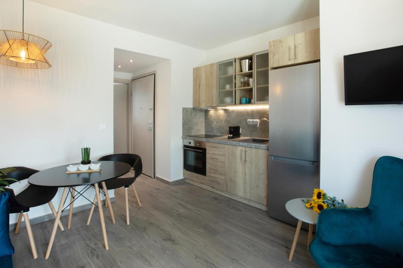 Alikon Adult-Only Aparthotel เนโอสมาร์มาราส ภายนอก รูปภาพ