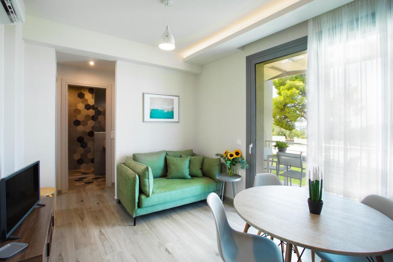 Alikon Adult-Only Aparthotel เนโอสมาร์มาราส ภายนอก รูปภาพ
