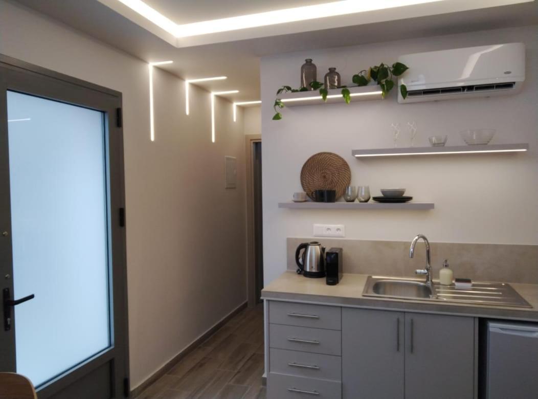 Alikon Adult-Only Aparthotel เนโอสมาร์มาราส ภายนอก รูปภาพ