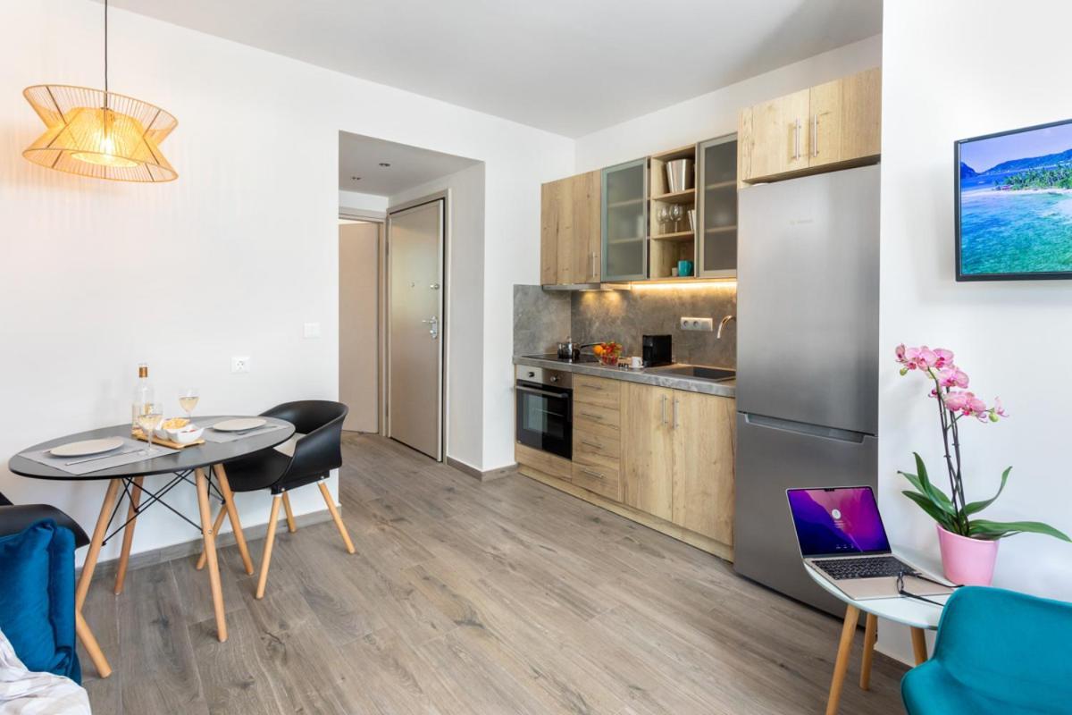 Alikon Adult-Only Aparthotel เนโอสมาร์มาราส ภายนอก รูปภาพ